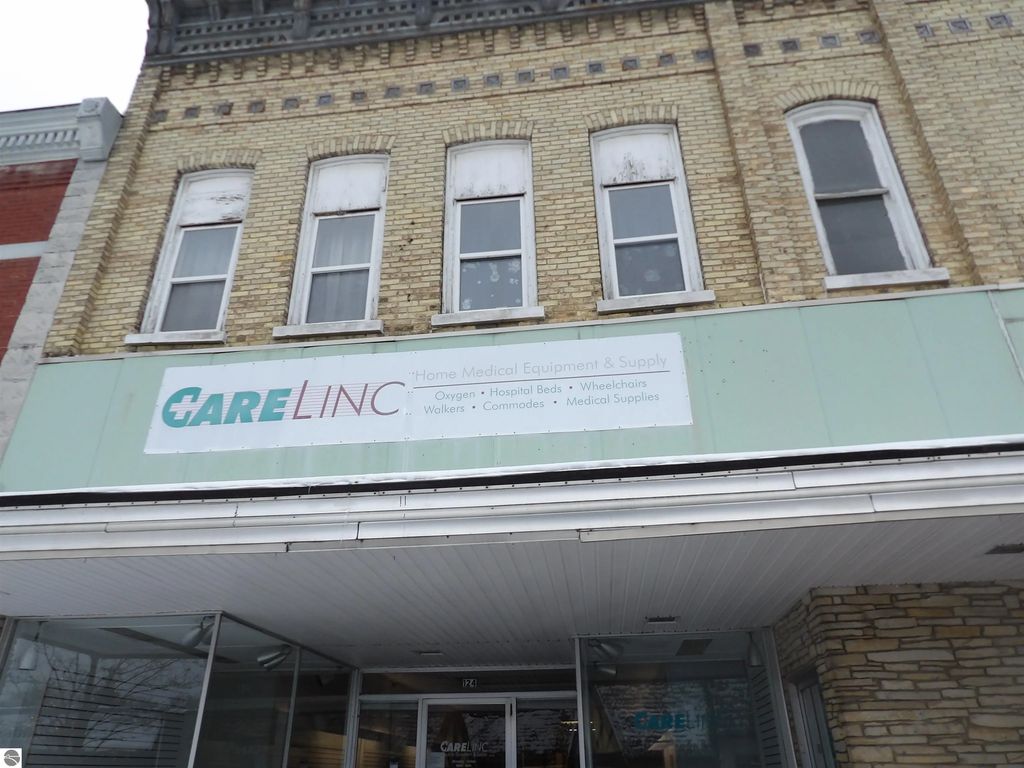 128 W Upton Avenue, Reed City