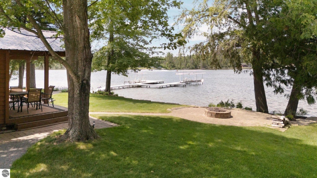 7260 Cottage Road, Bellaire