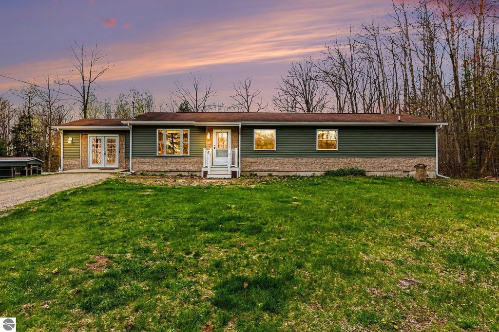 1015 Shaw Road, Gladwin