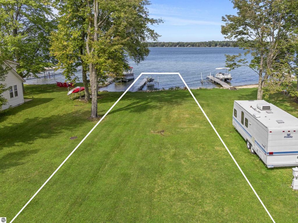 8485 Bay Point Road, Beulah