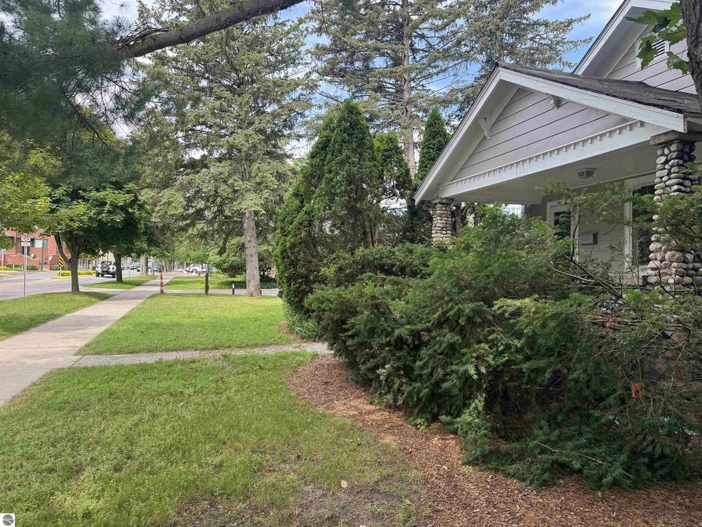 415 E State Street, Traverse City