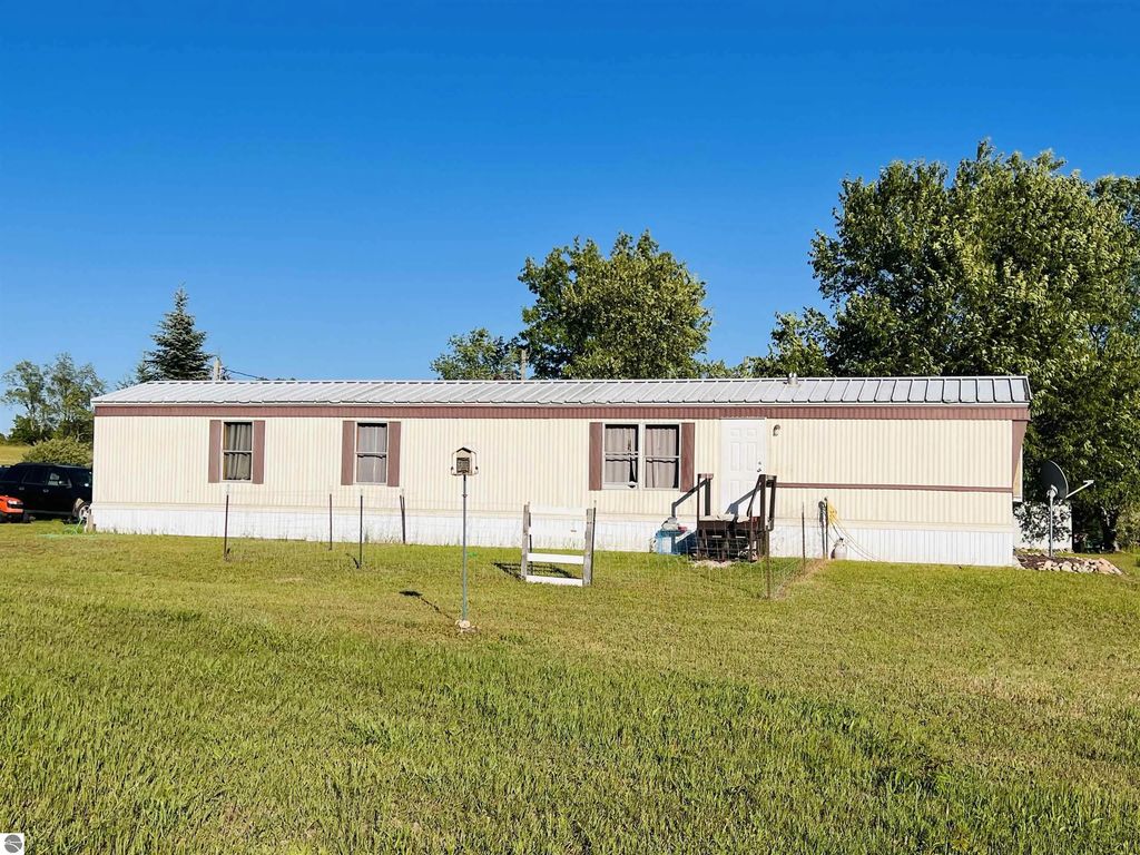13845 70th Avenue, Evart