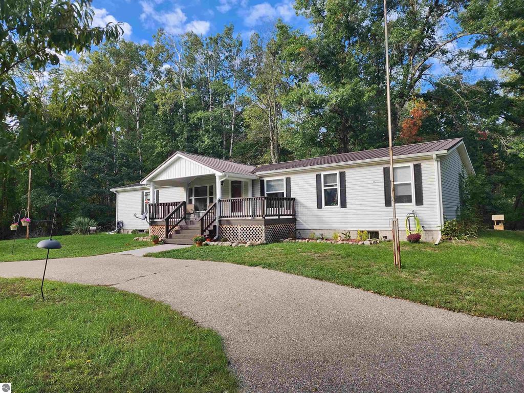 3560 Pine Tree Drive, Weidman