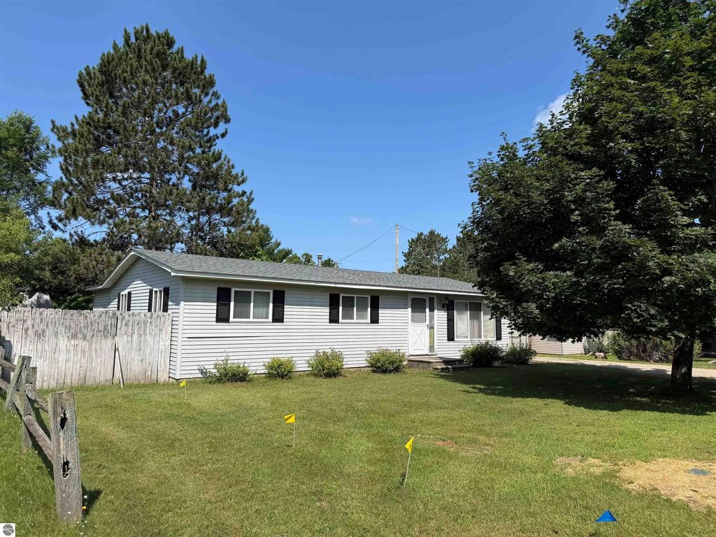 609 7th Street, East Jordan