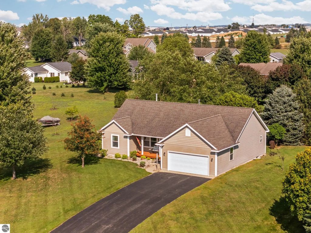 391 Farmstead Lane, Traverse City