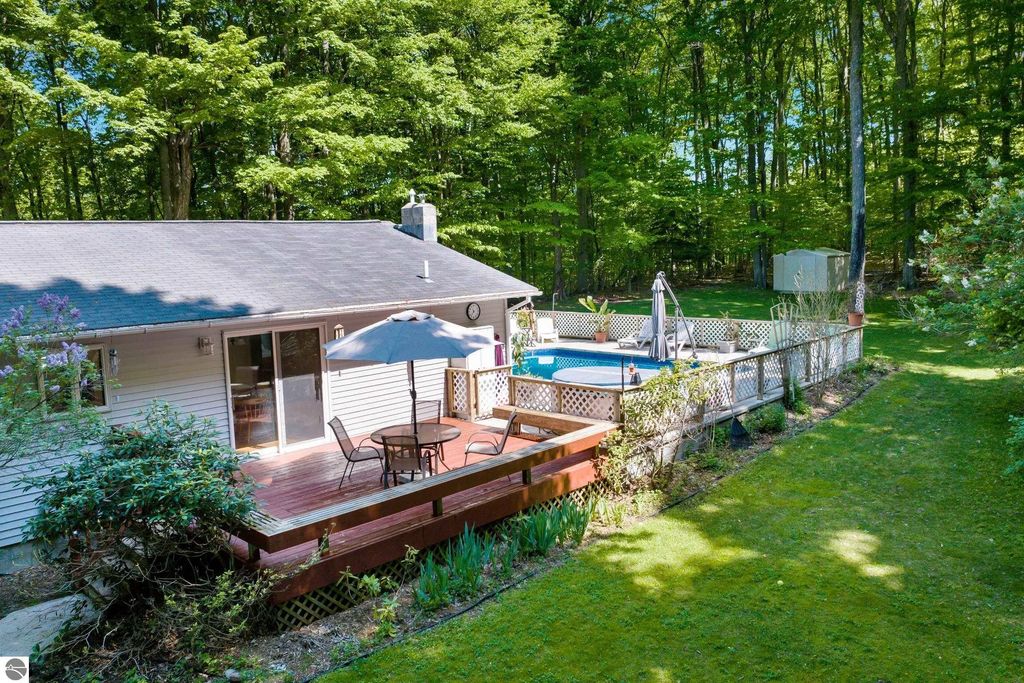 2057 Glory Road, Frankfort