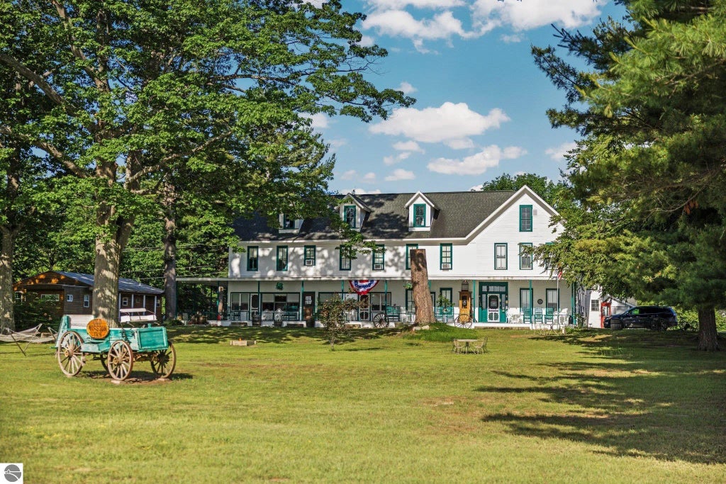 18599 Mission Road, Traverse City