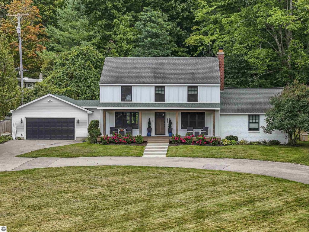 7320 Peninsula Drive, Traverse City