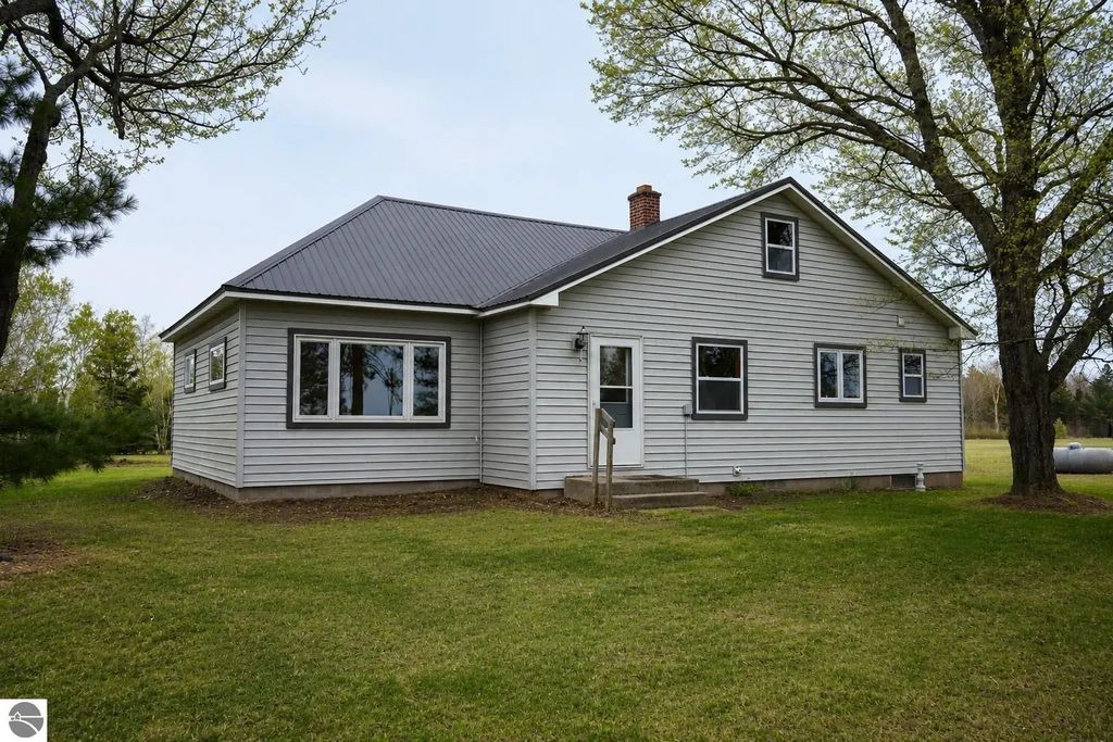14710 N Cemetery, Ewen