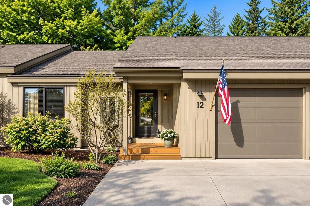 6475 Mission Ridge, Traverse City