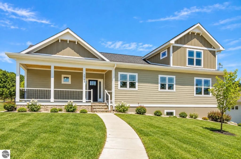 10788 Shrewbury Street, Traverse City