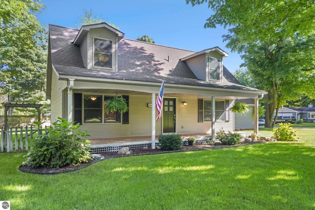 20614 White Oak Drive, Lake Ann