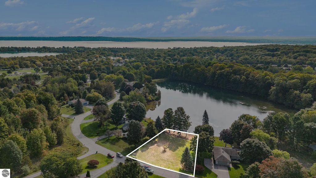 E Avondale Lane, Traverse City