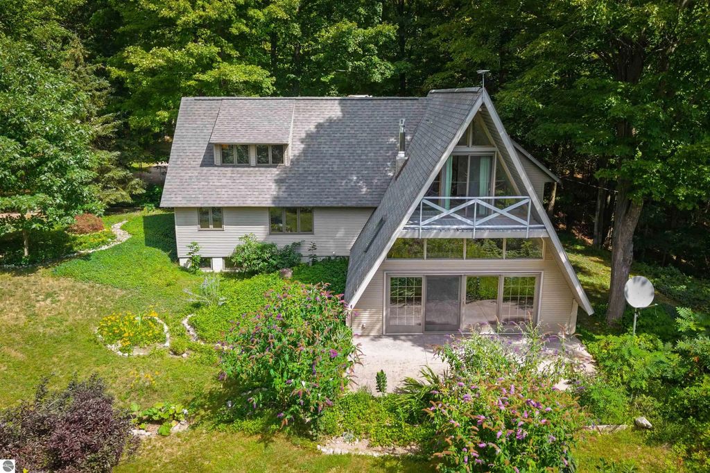 3618 S Maple Valley Road, Suttons Bay