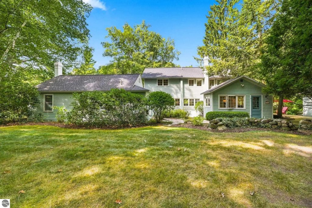 505 N Main Street, Leland