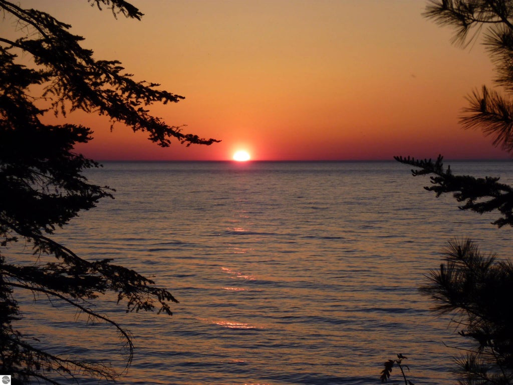 5016 Michabou Road, Frankfort