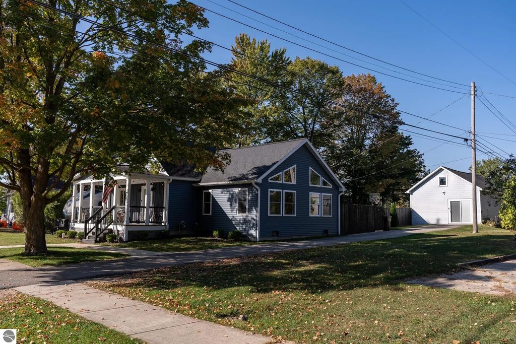 308 S 3rd Street, Shepherd