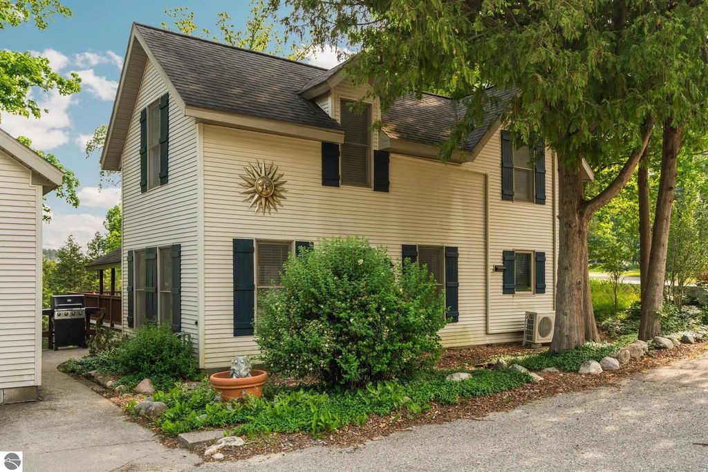 121 South Street, Bellaire