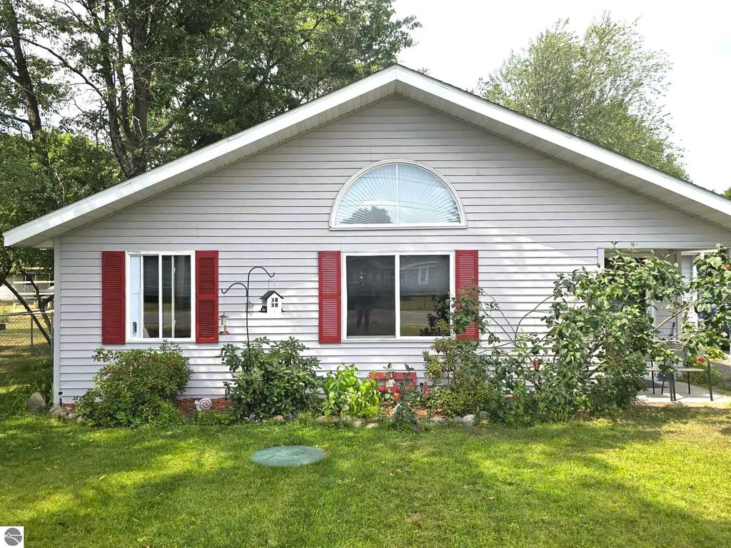 1575 Dartmouth Road, St Helen