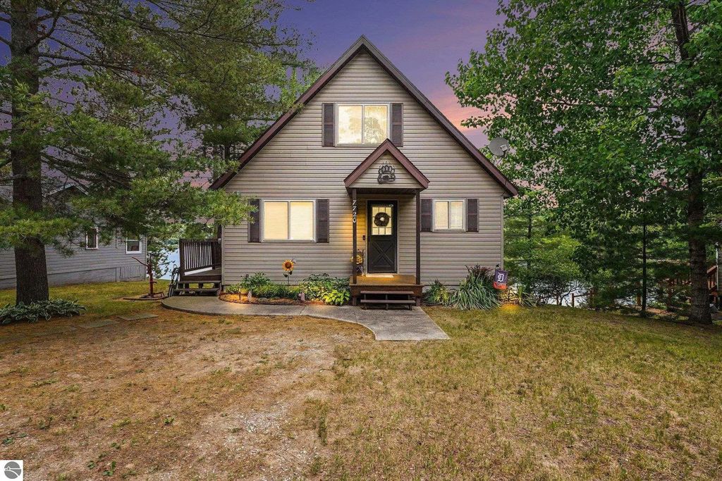 7720-7722 Jose Lake Drive, South Branch