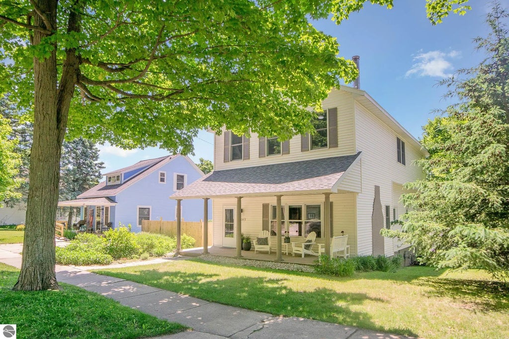 314 Leelanau Avenue, Frankfort