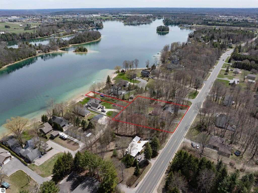 220 Nw Silver Lake Road, Traverse City