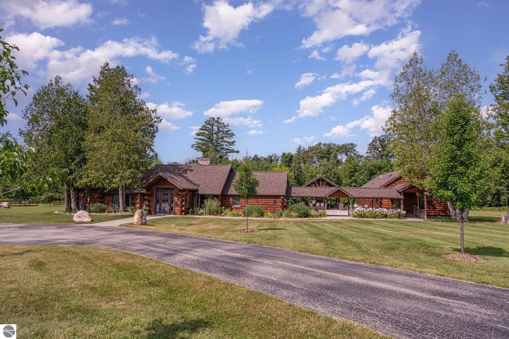 2486 S Adams Road, Glennie