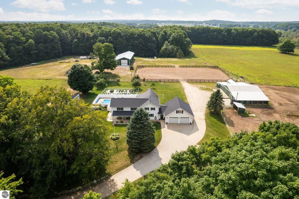 8382 Sw Hudson Road, Fife Lake