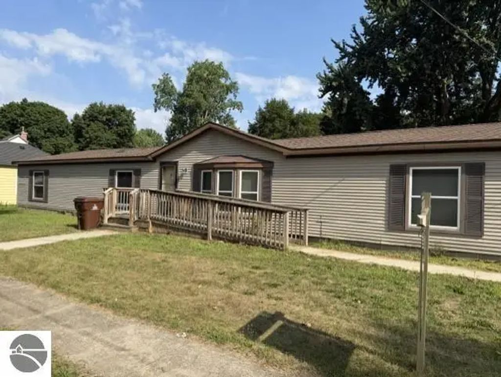 147 E Elm Street, Elsie