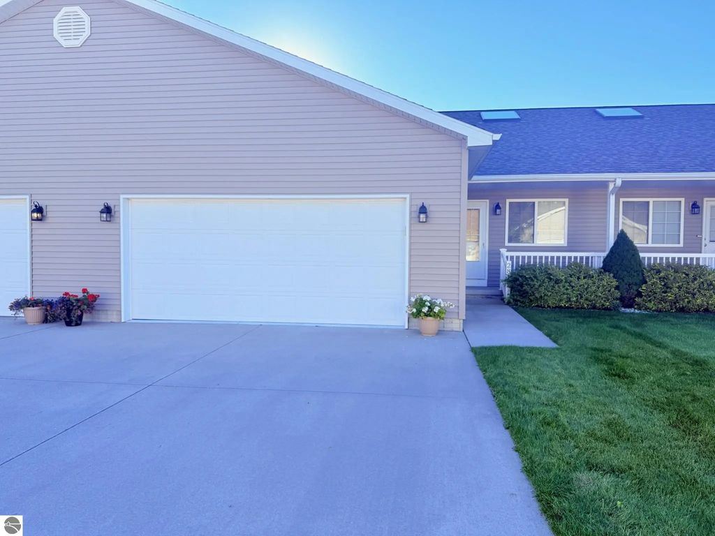 2816 Meadowwood Street, Mt Pleasant