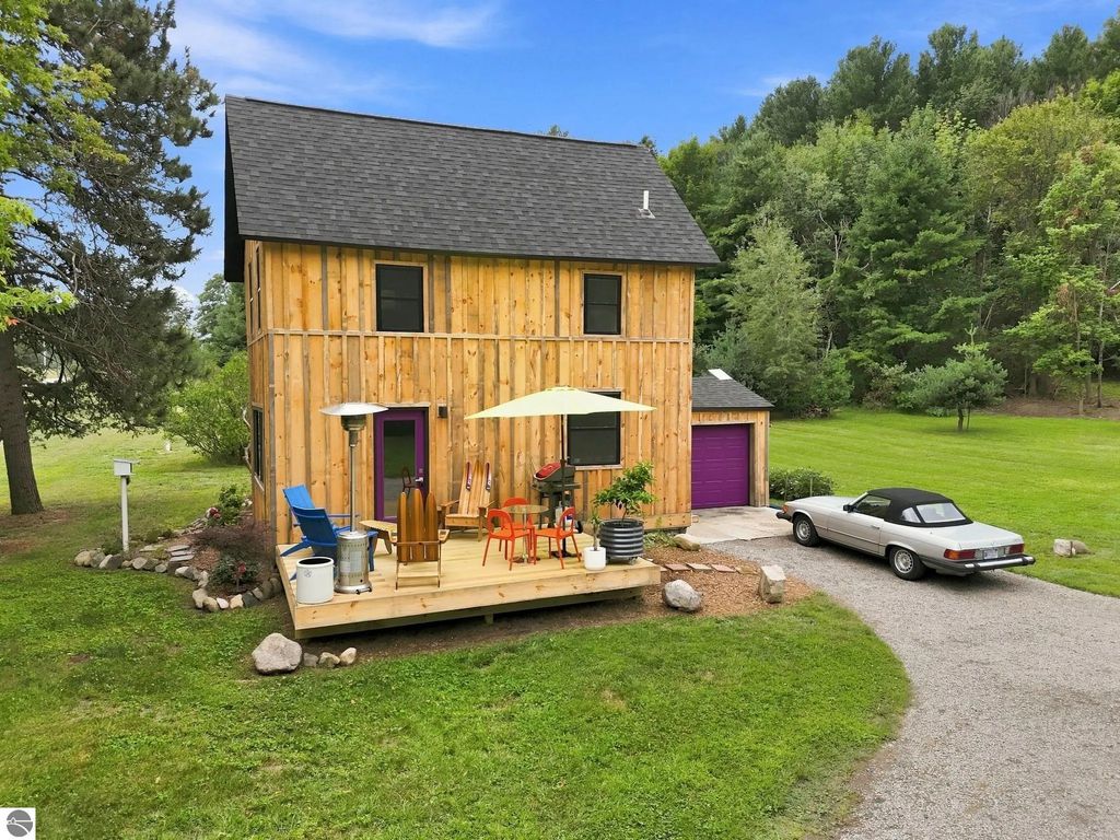 10102 Cherry Avenue, Rapid City