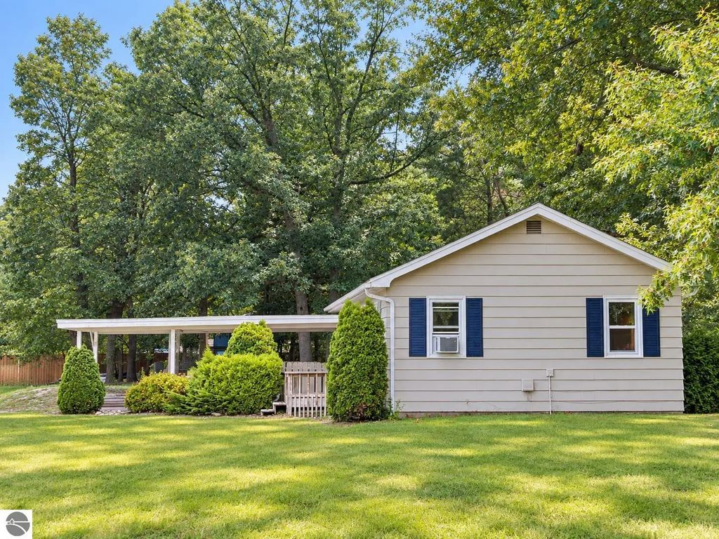 885 Parsons Road, Traverse City