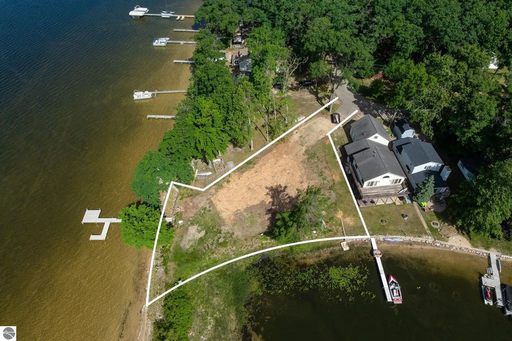 11167 N Shore Drive, Lake