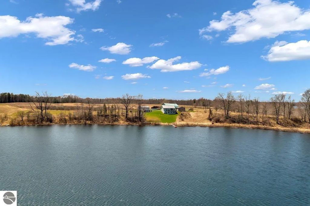 4374 E County Line Road, Hale