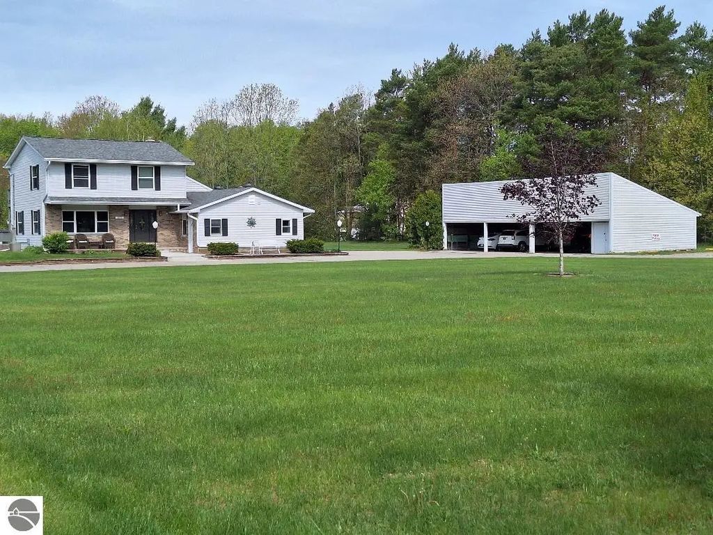 9270 S M-37, Buckley