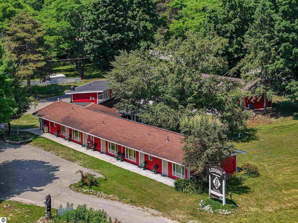 4290 S West Bay Shore Drive, Suttons Bay