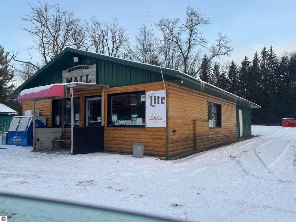 7999 Bamfield Road, South Branch
