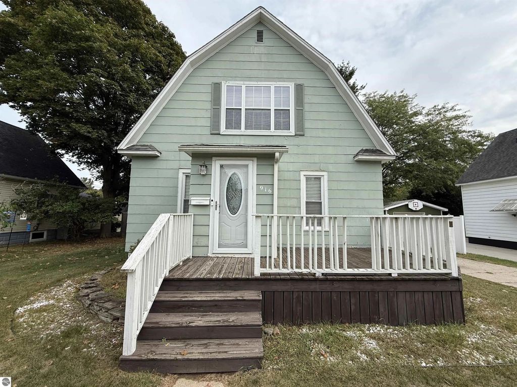 916 N River Avenue, Alma