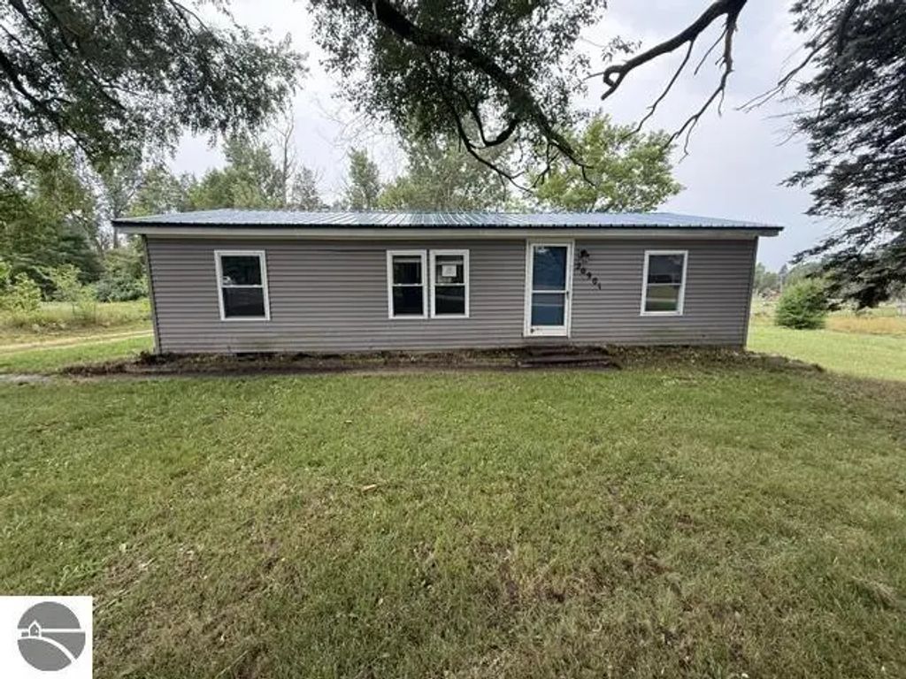 20901 11 Mile Road, Leroy