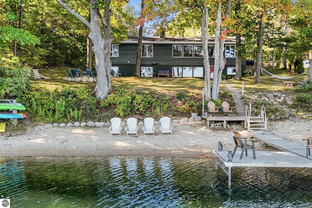 5521 Silver Sunrise Trail, Traverse City