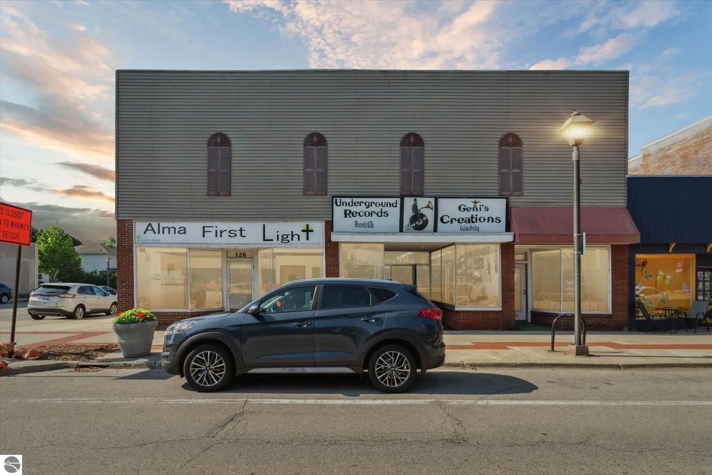 124 E Superior Street, Alma