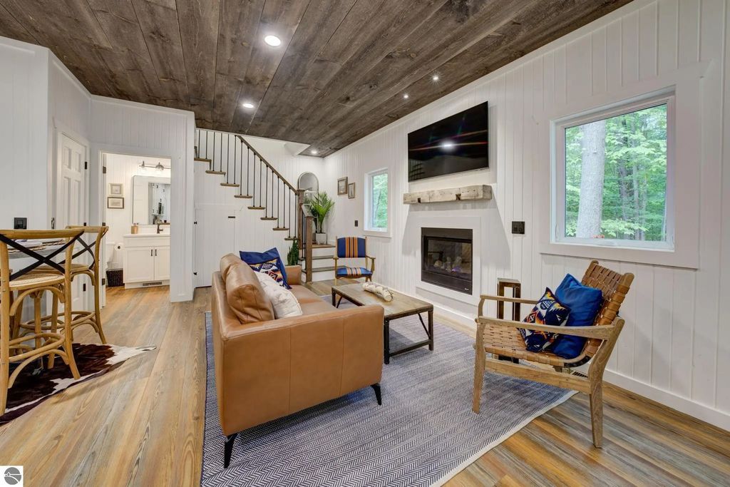 5791 Gas Lamp Lane, Grawn