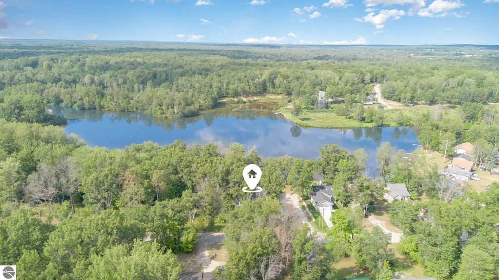 6900 W Shore Drive, Weidman