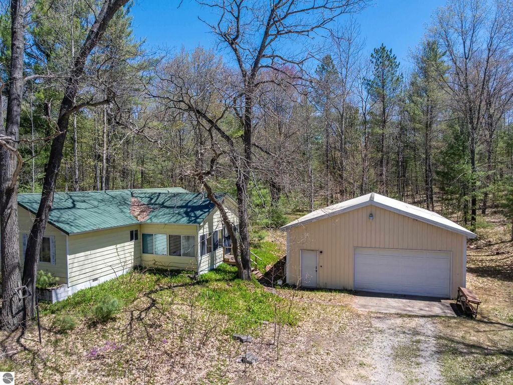 262 E Bear Lake Road Ne, Kalkaska