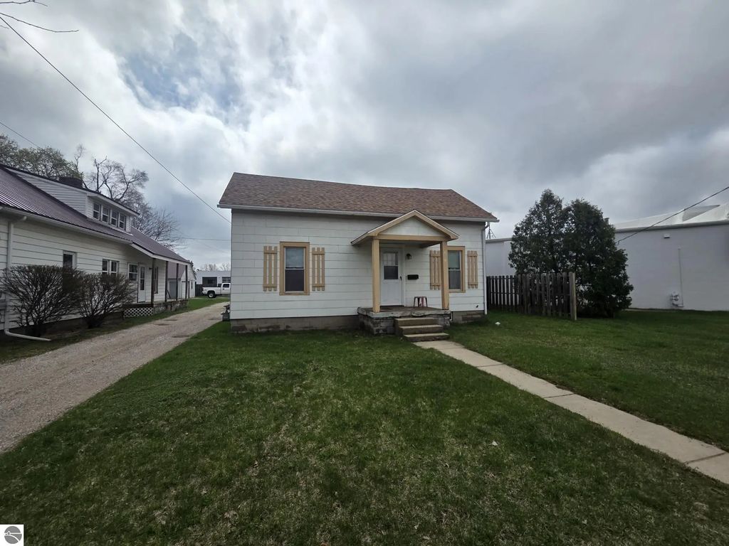 818 E Chippewa Street, Mt Pleasant