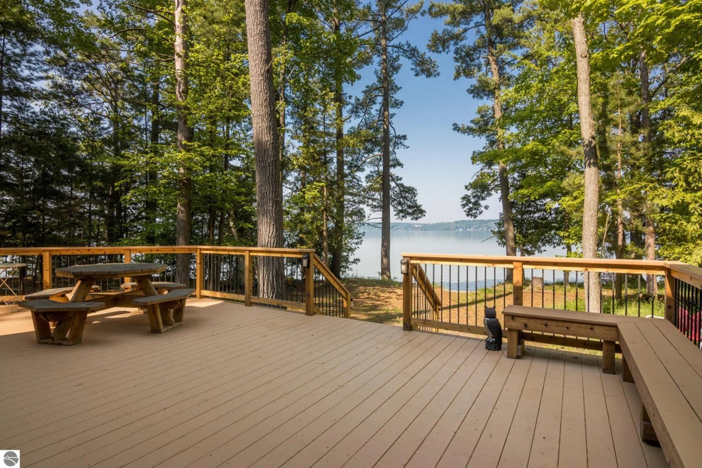 6654 S East Torch Lake Drive, Alden