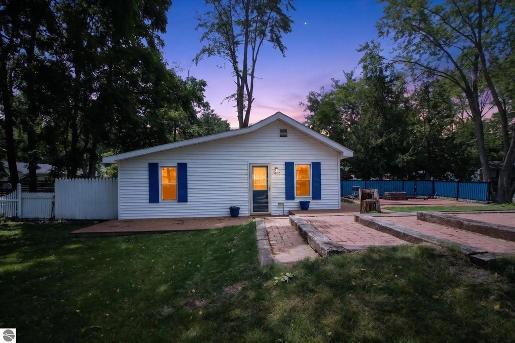 1035 Fairview Avenue, Alma