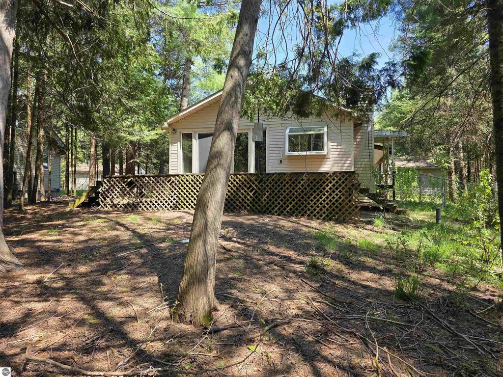 12506 E Shore Drive, Millersburg