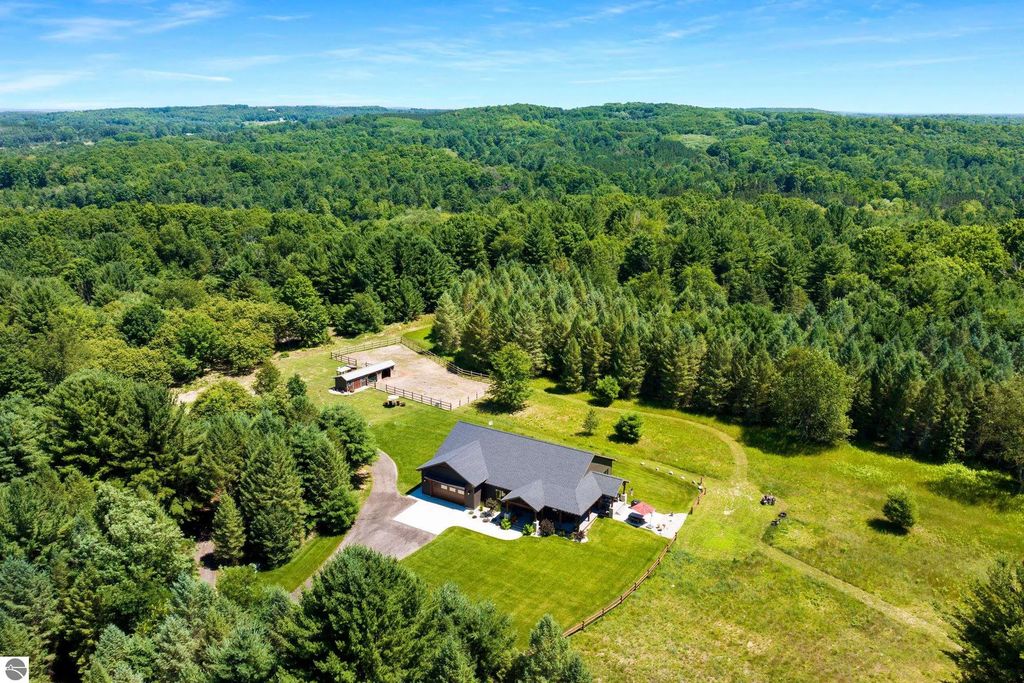 11215 Appleridge Trail, Alden