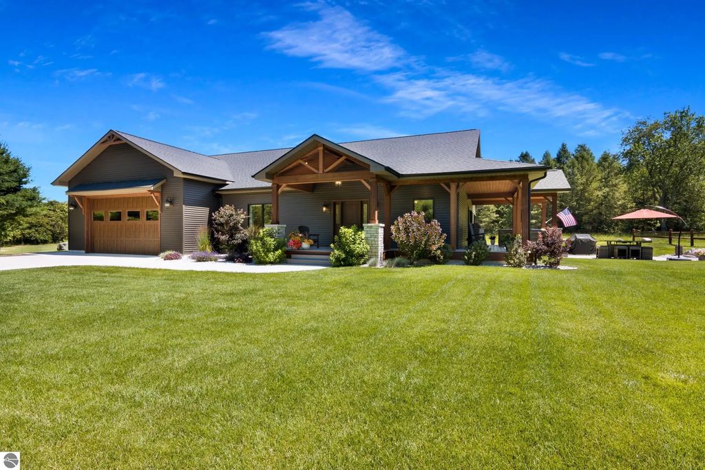 11215 Appleridge Trail, Alden